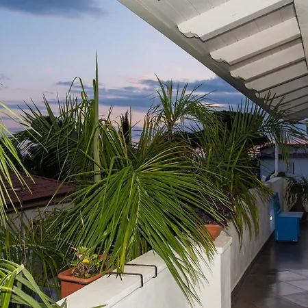 Dionea Oda ve Kahvaltı 4*